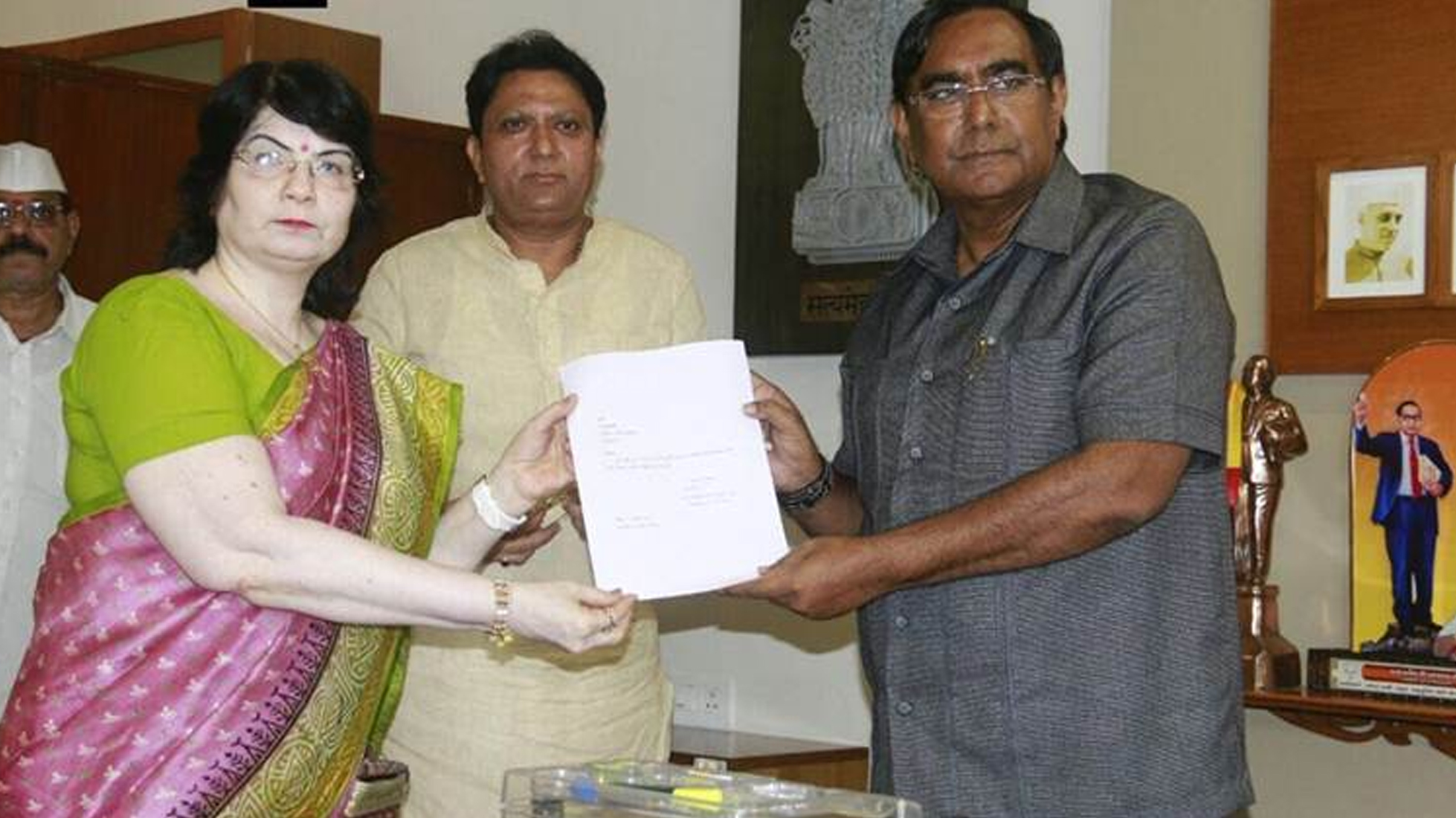 ಗುಜರಾತ್:ಮೂವರು ಕಾಂಗ್ರೆಸ್ ಶಾಸಕರ ರಾಜೀನಾಮೆ,ಬಿಜೆಪಿಗೆ ಸೇರಲು ಸಜ್ಜು