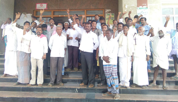 ಮತದಾರರ ಪಟ್ಟಿಗೆ ಹೆಸರು ಸೇರ್ಪಡೆಗೆ ಆಗ್ರಹಿಸಿ ಪ್ರತಿಭಟನೆ