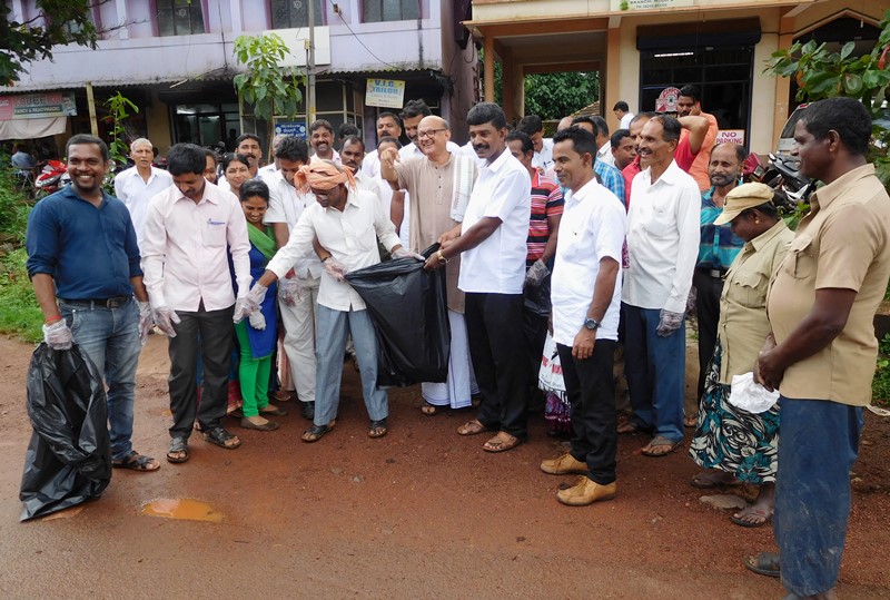 ಮುಡಿಪು ಪೇಟೆಯಲ್ಲಿ ಬಿಜೆಪಿಯಿಂದ ಸ್ವಚ್ಚತಾ ಅಭಿಯಾನ