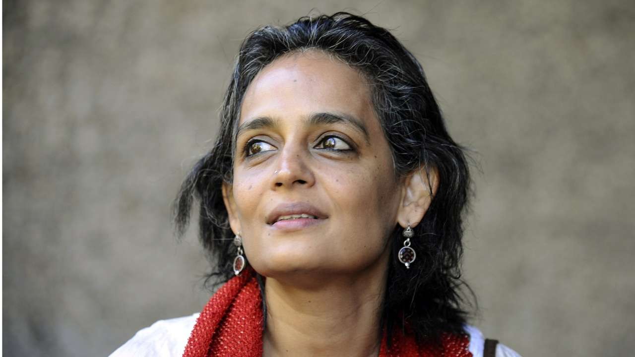 ನ್ಯಾಯಾಂಗ ನಿಂದನೆ: ಅರುಂಧತಿ ರಾಯ್ ವಿರುದ್ಧದ ಪ್ರಕರಣಕ್ಕೆ ತಡೆ