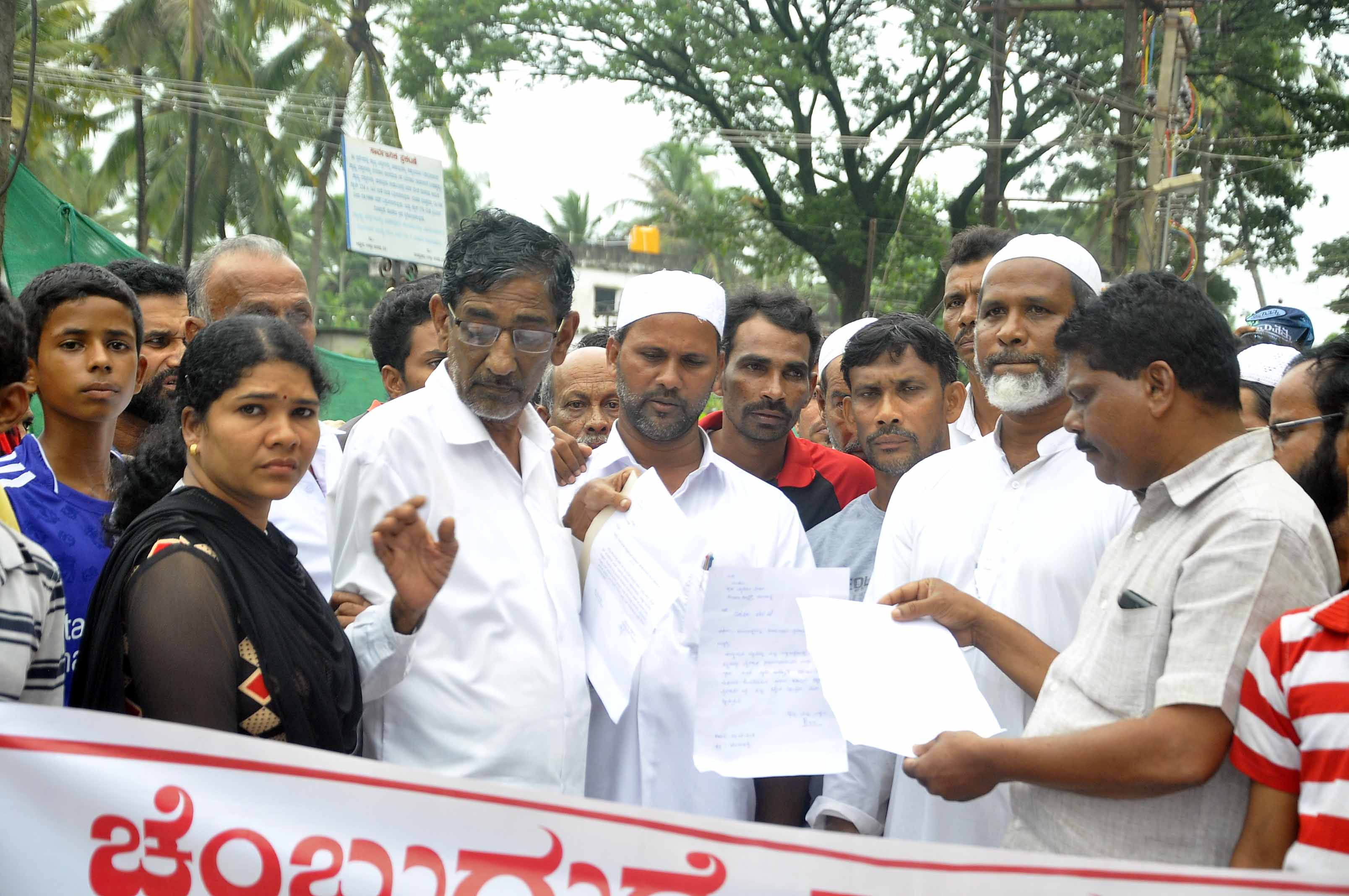 ವೈನ್‌ಶಾಪ್ ವಿರುದ್ಧ ನಾಗರಿಕರಿಂದ ಮೌನ ಮೆರವಣಿಗೆ
