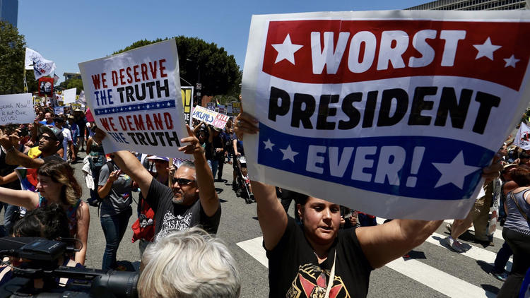 ಟ್ರಂಪ್ ವಿರುದ್ಧ ಬೀದಿಗಿಳಿದ ಸಾವಿರಾರು ಜನ