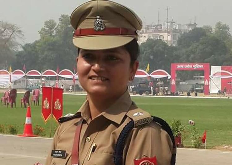 “ರಾಜಕಾರಣಿಗಳ ಅಹಂಕಾರಕ್ಕೆ ಮಹಿಳಾ ಅಧಿಕಾರಿ ಬಲಿಪಶು”