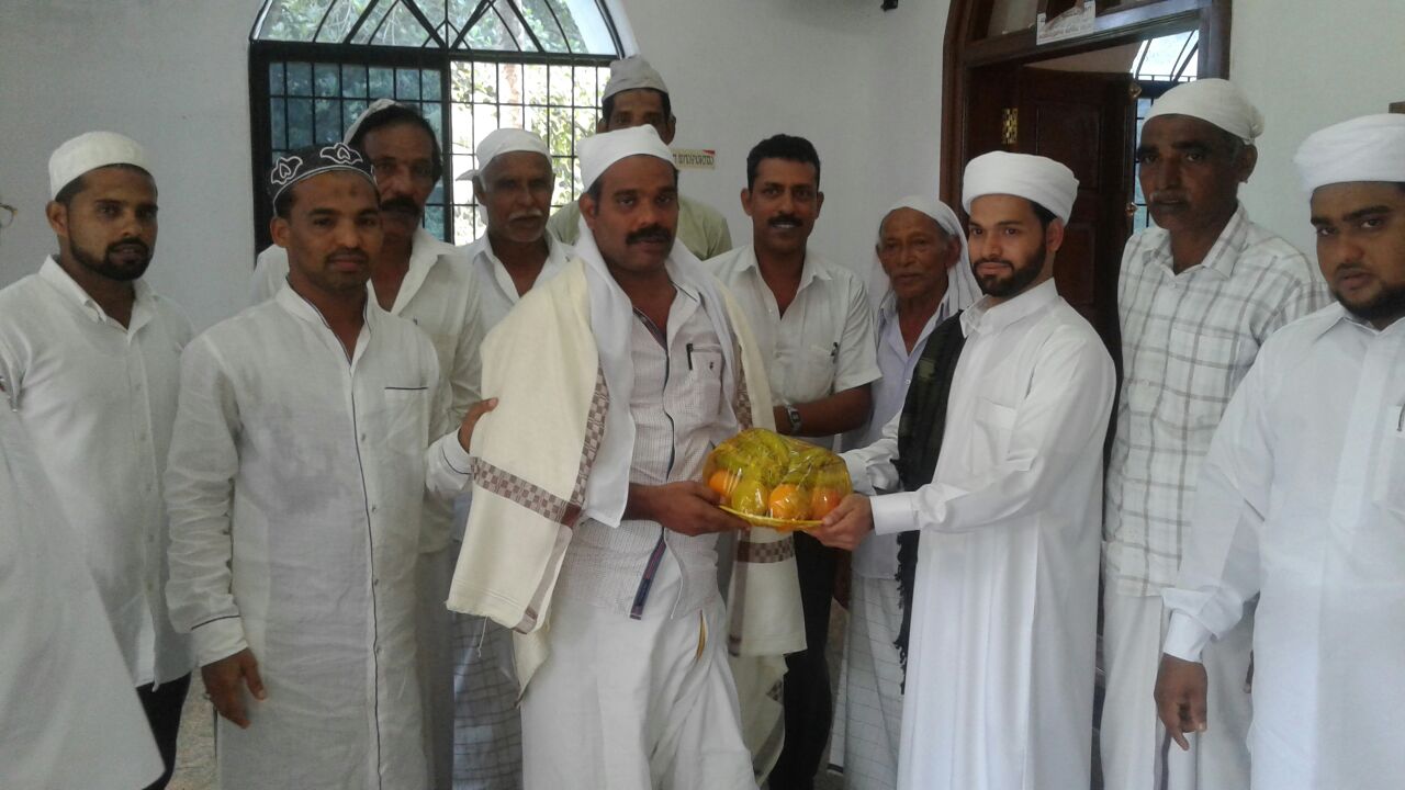 ಅಮ್ಮೆoಬಳ: ಹಜ್ ಯಾತ್ರಿಕರಿಗೆ ಬೀಳ್ಕೊಡುಗೆ