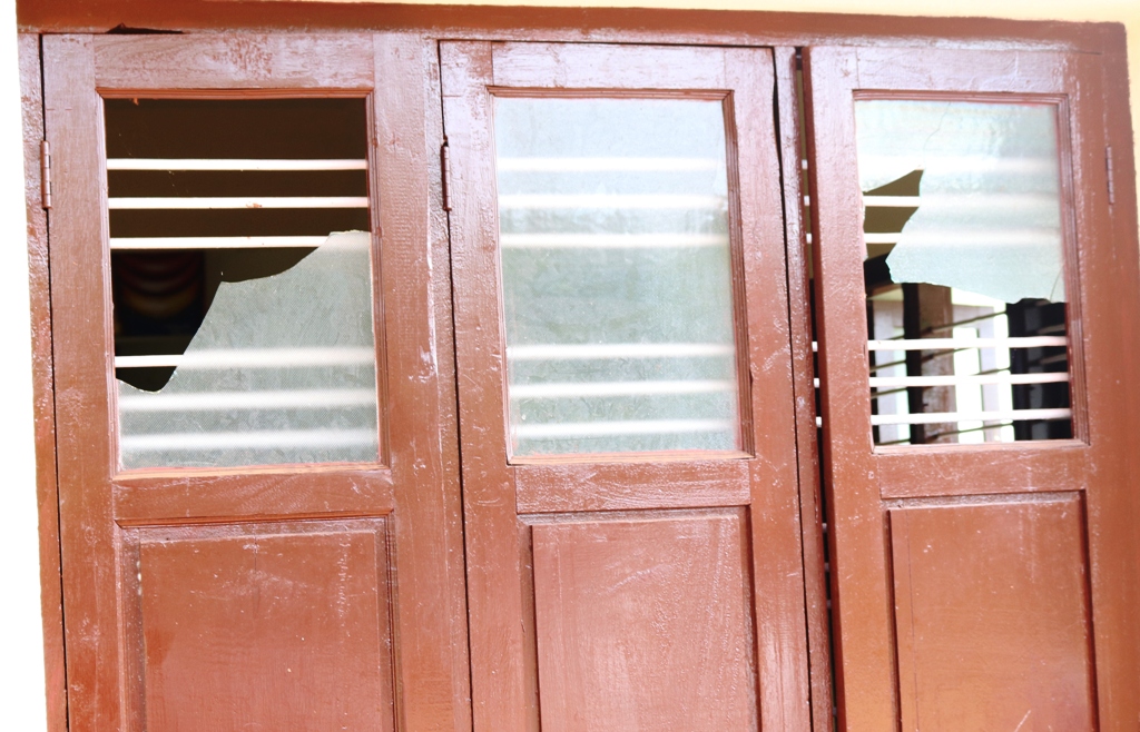 ಪಾವೂರು: ಅಂಬೇಡ್ಕರ್ ಭವನಕ್ಕೆ ಕಲ್ಲೆಸೆದು ಹಾನಿ