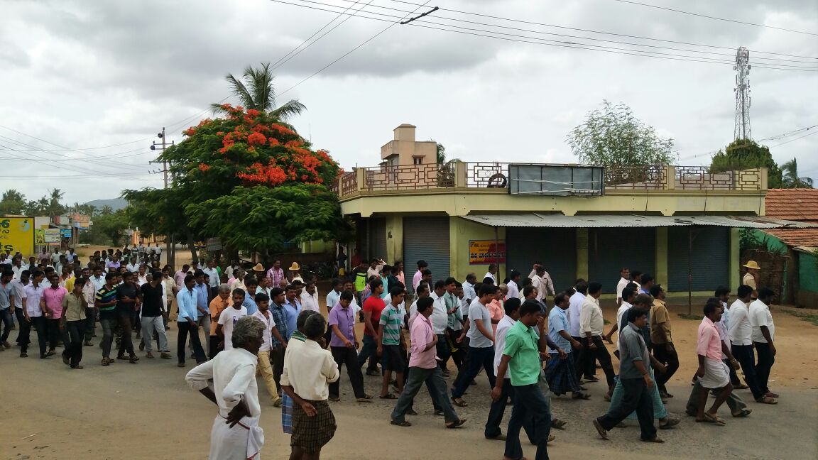 ಹನೂರು ಪಟ್ಟಣ ಬಂದ್‍ಗೆ ಉತ್ತಮ ಪ್ರತಿಕ್ರಿಯೆ