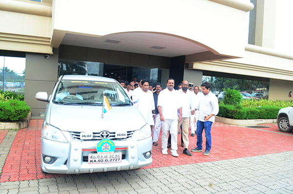 ದುಷ್ಕರ್ಮಿಗಳಿಂದ ಹಲ್ಲೆಗೊಳಗಾದ ಶರತ್ ರನ್ನು ಭೇಟಿಯಾದ ಸಚಿವ ಖಾದರ್