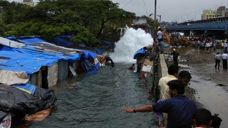 ಮುಂಬೈಯಲ್ಲಿ ಪೈಪ್‌ಲೈನ್ ಒಡೆದು ಇಬ್ಬರು ಮಕ್ಕಳ ಸಾವು: 20 ಲಕ್ಷ ಲೀಟರ್ ನೀರು ಪೋಲು