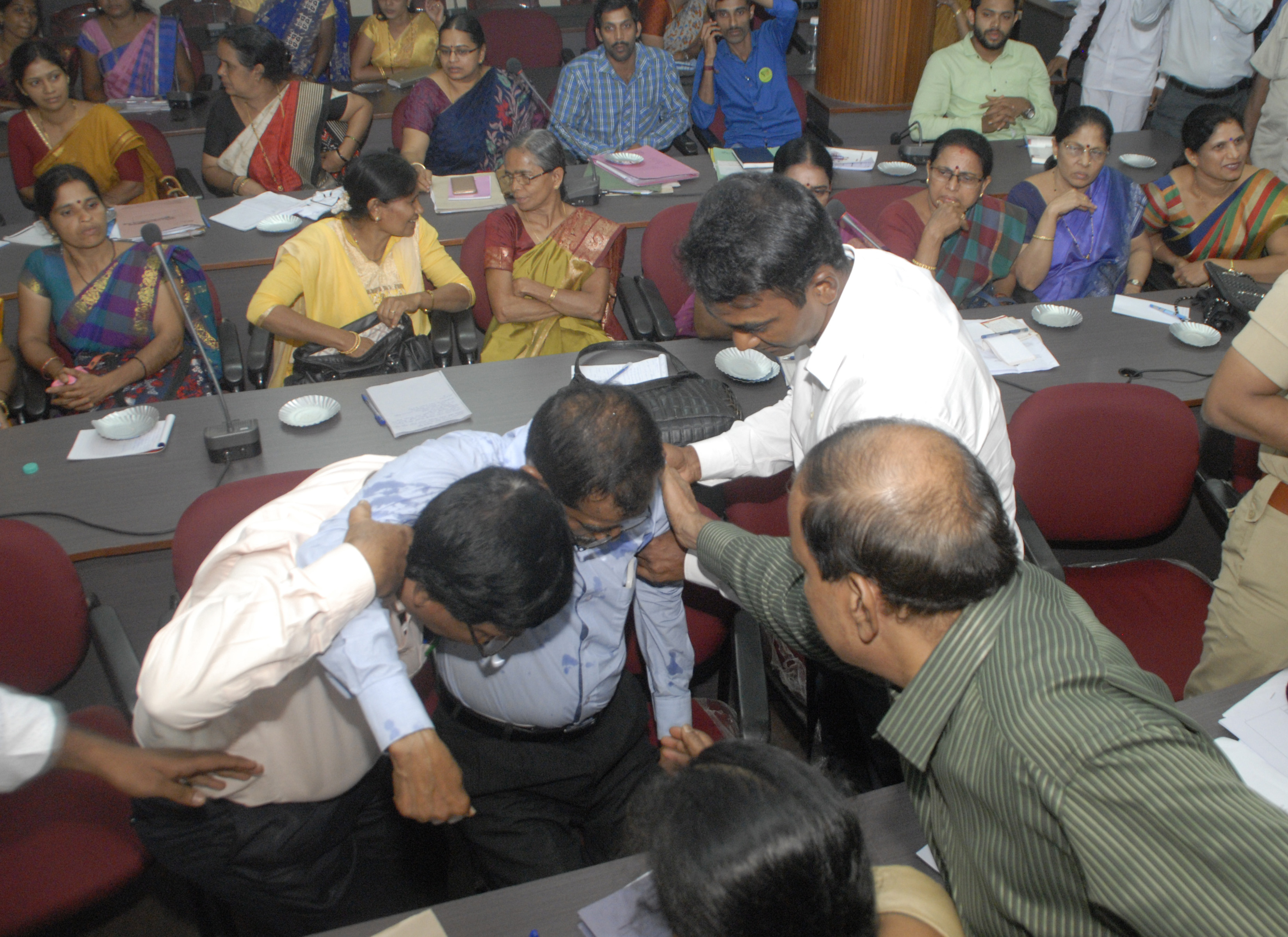 ಇಂದು ಮತ್ತೆ ಕುಸಿದ ಸುಂದರ ಪೂಜಾರಿ!