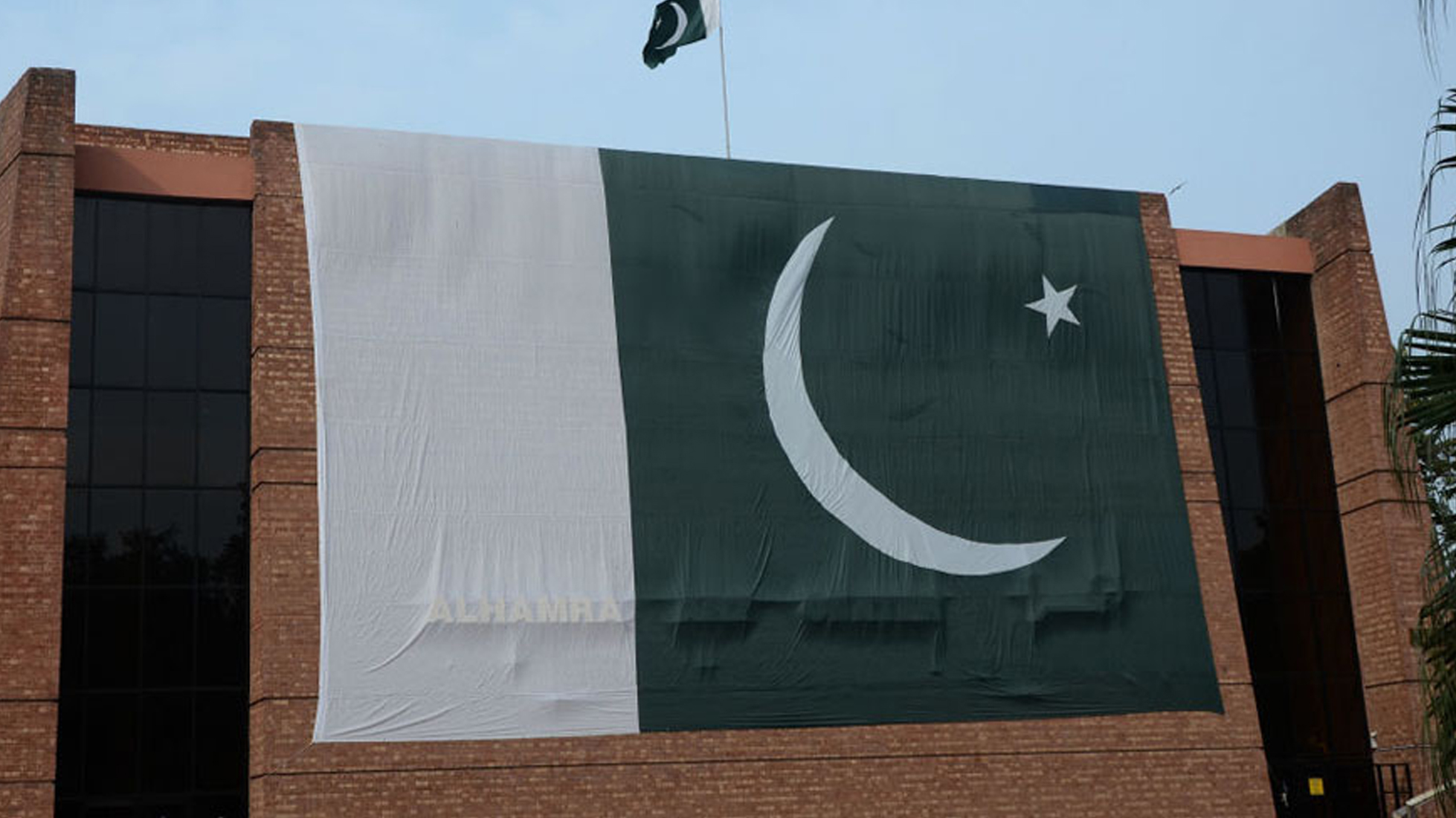 ಪಾಕ್ ಇತಿಹಾಸದ ಅತಿ ದೊಡ್ಡ ಧ್ವಜ