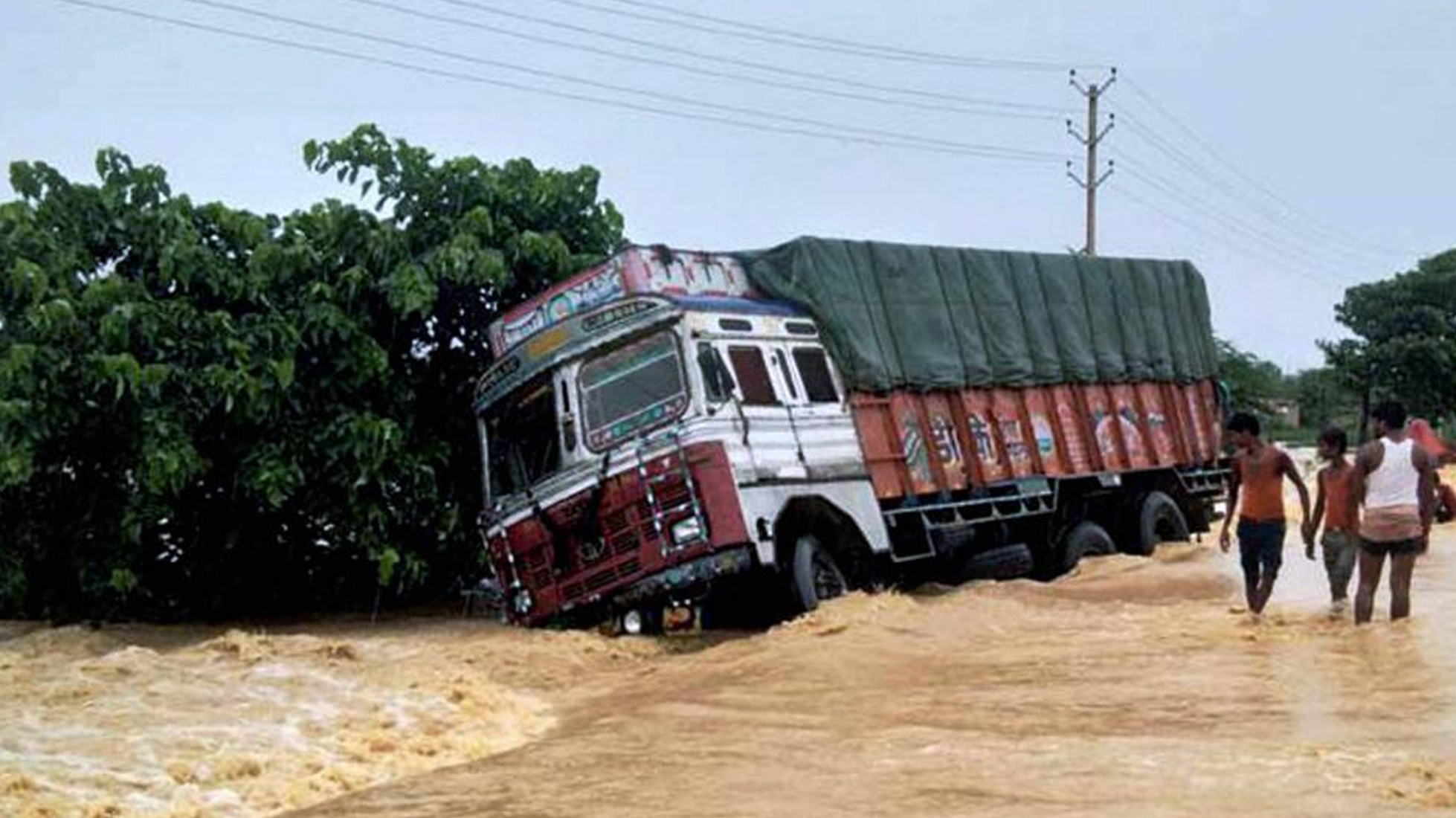 ಪೂರ್ವ,ಈಶಾನ್ಯ ರಾಜ್ಯಗಳಲ್ಲಿ ನೆರೆ ಪ್ರಕೋಪ,ರೈಲು ಸಂಪರ್ಕ ಕಡಿತ