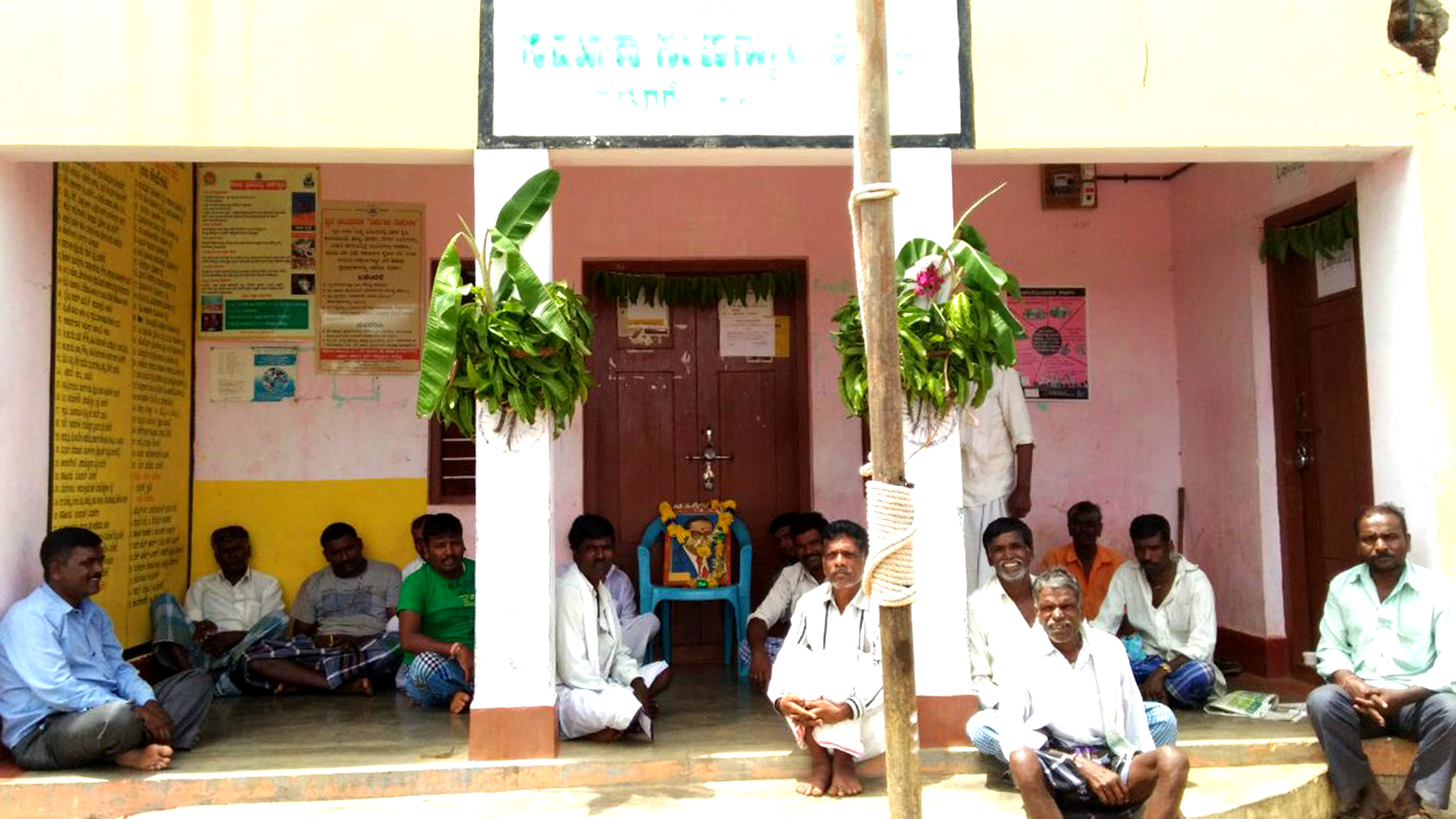 ತಿಪ್ಪೆಗುಂಡಿಗಳನ್ನು ತೆರವುಗೊಳಿಸುವಂತೆ ಆಗ್ರಹಿಸಿ ಧರಣಿ