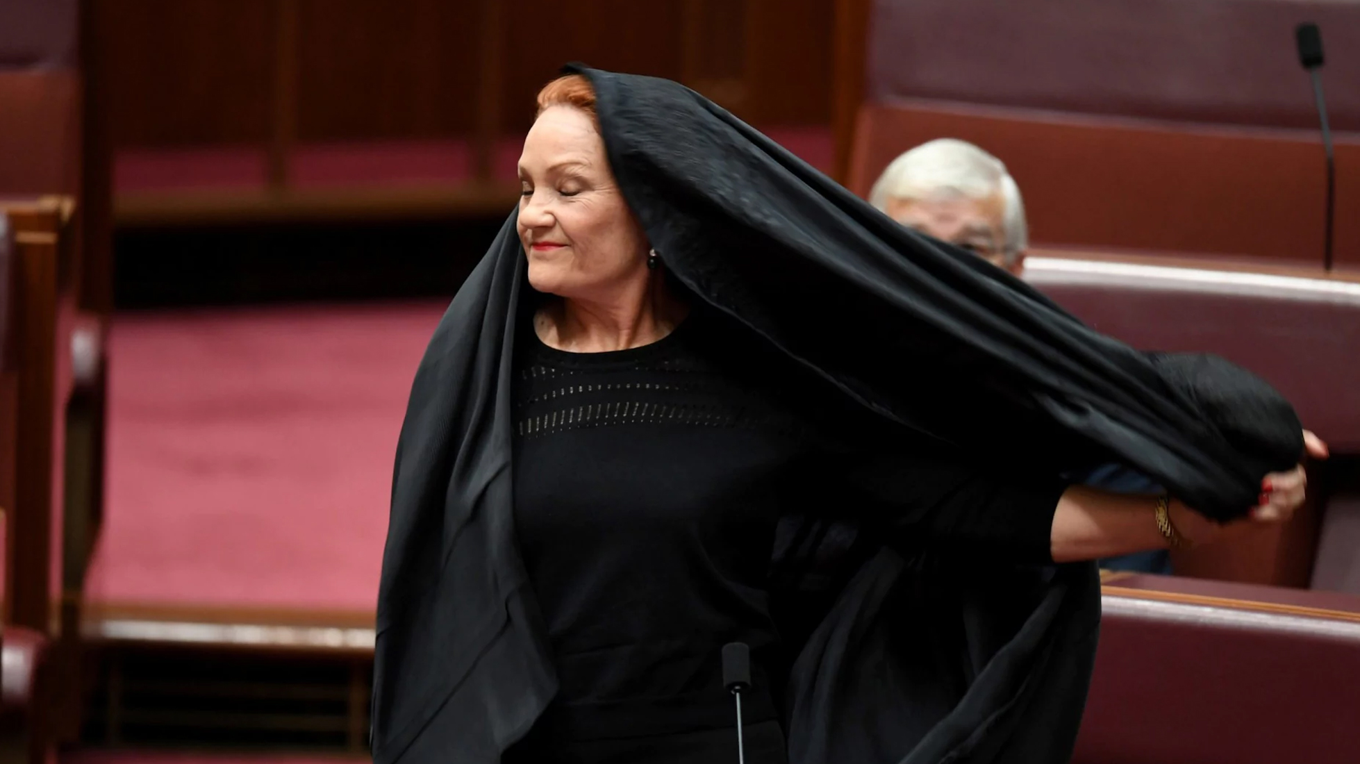 ಆಸ್ಟ್ರೇಲಿಯ: ಬುರ್ಖಾ ನಿಷೇಧಕ್ಕಾಗಿ ಸಂಸತ್ತಿನಲ್ಲಿ ಬುರ್ಖಾ ಧರಿಸಿದ ಸೆನೆಟರ್‌ಗೆ ಮಂಗಳಾರತಿ!