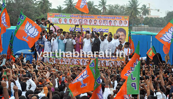 ಸಂಪುಟದಿಂದ ಸಚಿವರನ್ನು ಕೈಬಿಡಲು ಆಗ್ರಹಿಸಿ ಬಿಜೆಪಿ ಧರಣಿ