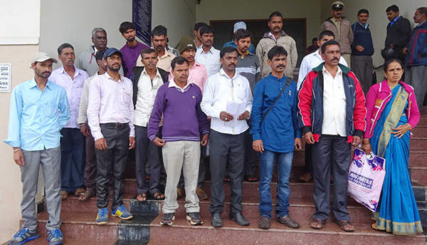 ಠಾಣಾಧಿಕಾರಿ ವರ್ಗಾವಣೆಗೆ ಒತ್ತಾಯಿಸಿ ದಸಂಸ ಪ್ರತಿಭಟನೆ