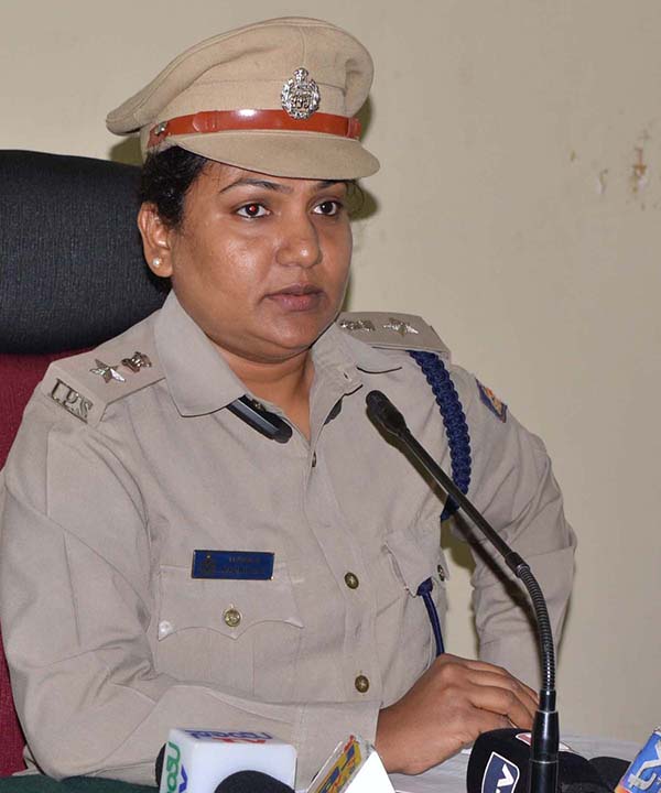 ಅನಧಿಕೃತ ಬ್ಯಾನರ್, ಪ್ಲೆಕ್ಸ್ ವಿರುದ್ಧ ಶಿಸ್ತು ಕ್ರಮ: ಎಸ್ಪಿ ಜಿ.ರಾಧಿಕಾರ ಎಚ್ಚರಿಕೆ