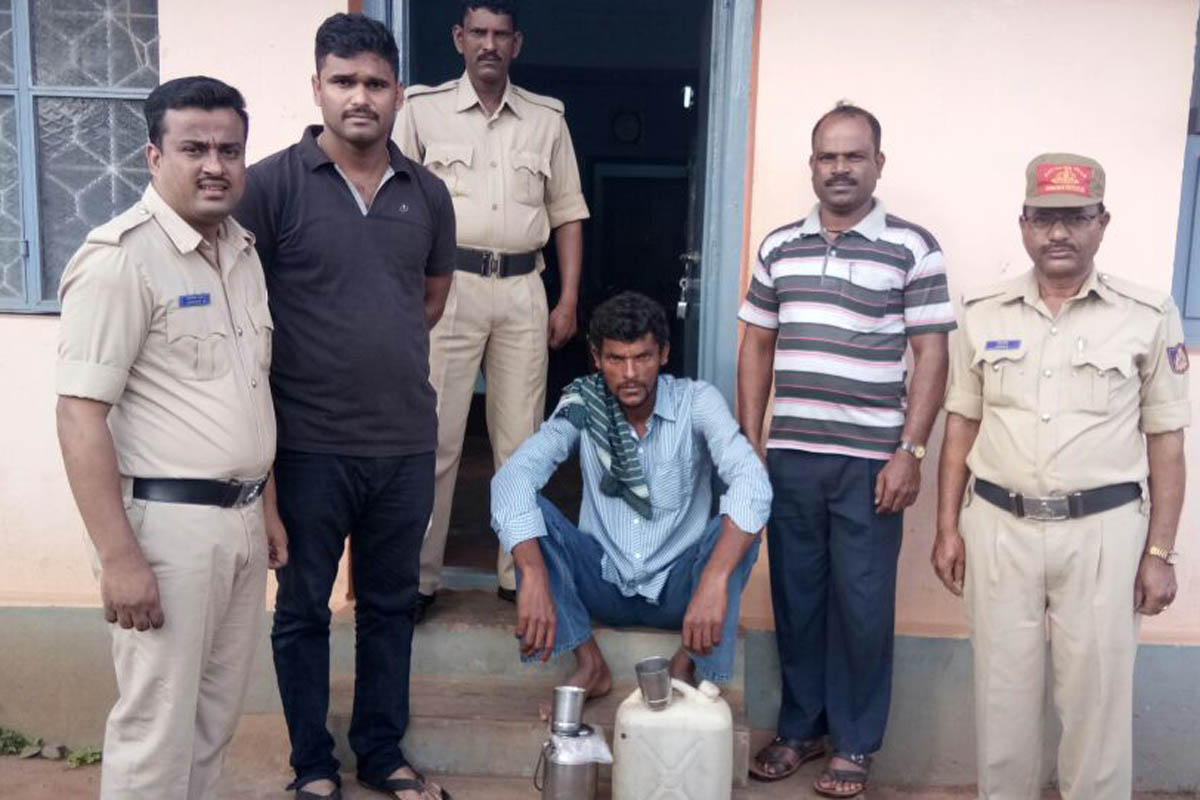 ಅಕ್ರಮ ಕಳ್ಳಭಟ್ಟಿ ಸಾಗಣೆ: ಬಂಧನ