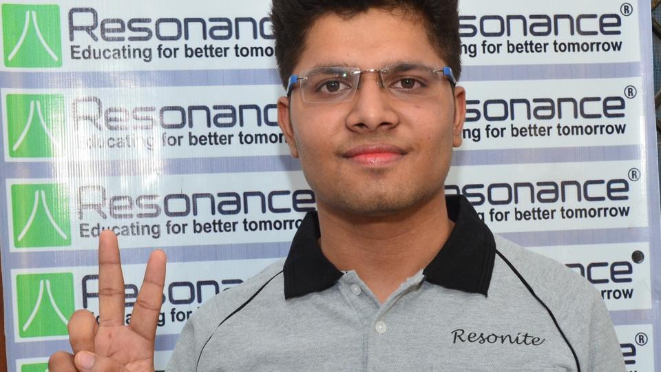 ಜೀ ಮೈನ್ಸ್ ನಲ್ಲಿ 100  ಶೇ. ಅಂಕ ಗಳಿಸಿದ ಕಲ್ಪಿತ್ ವೀರ್ವಾಲ್ ಗೆ ಲಿಮ್ಕಾ ದಾಖಲೆಯ ಗರಿ