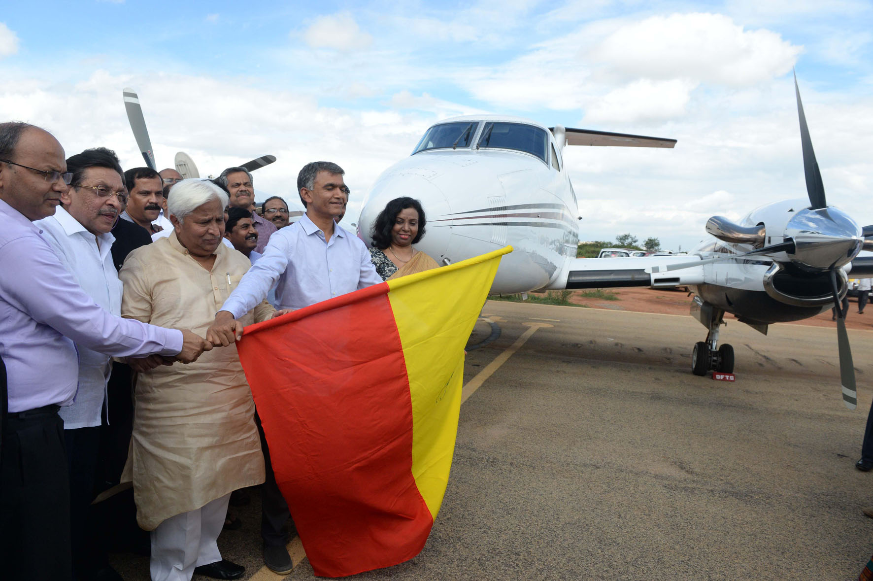 ಮೋಡ ಬಿತ್ತನೆಗೆ ಚಾಲನೆ: ‘ವರ್ಷಧಾರೆ’ ಮೋಡಬಿತ್ತನೆ ಯಶಸ್ವಿ