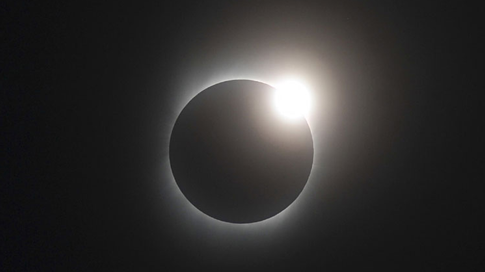 ಶತಮಾನದ ಸೂರ್ಯಗ್ರಹಣ ವೀಕ್ಷಿಸಲು ಜನಸಾಗರ