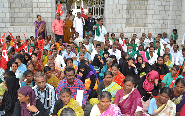 ಮಂಡ್ಯ: ರೈತ ವಿರೋಧಿ ನೀತಿ ಖಂಡಿಸಿ ಪ್ರತಿಭಟನೆ