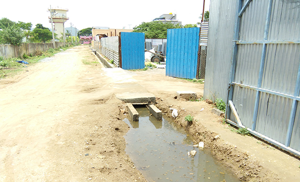 ಹನೂರು: ಹೊಸ ಬಡವಾಣೆಯ ಚರಂಡಿಯಲ್ಲಿ ಕಲ್ಮಶ ನೀರು
