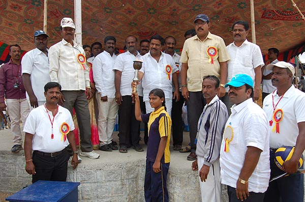 ಕ್ರೀಡಾಪಟುಗಳು ಕ್ರೀಡಾ ಮನೋಭಾವದಿಂದ ಸ್ಪರ್ಧಿಸಬೇಕು: ಶಾಸಕ ಎಸ್.ಎನ್.ಸುಬ್ಬಾರೆಡ್ಡಿ