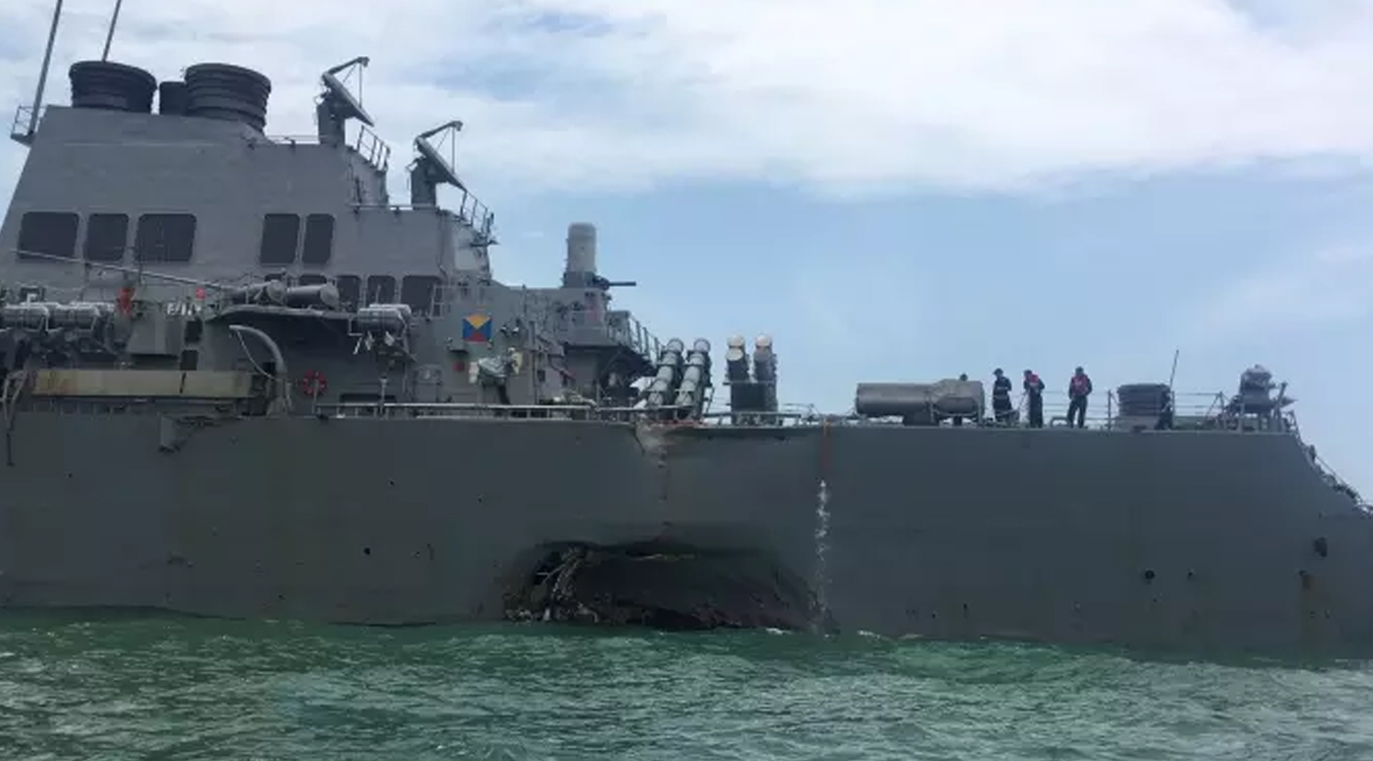 ಸೆವೆಂತ್ ಫ್ಲೀಟ್ ಕಮಾಂಡರ್ ವಜಾ: ಅಪಘಾತದಲ್ಲಿ ನಾಪತ್ತೆಯಾದ 10 ಸೈನಿಕರಿಗಾಗಿ ಶೋಧ