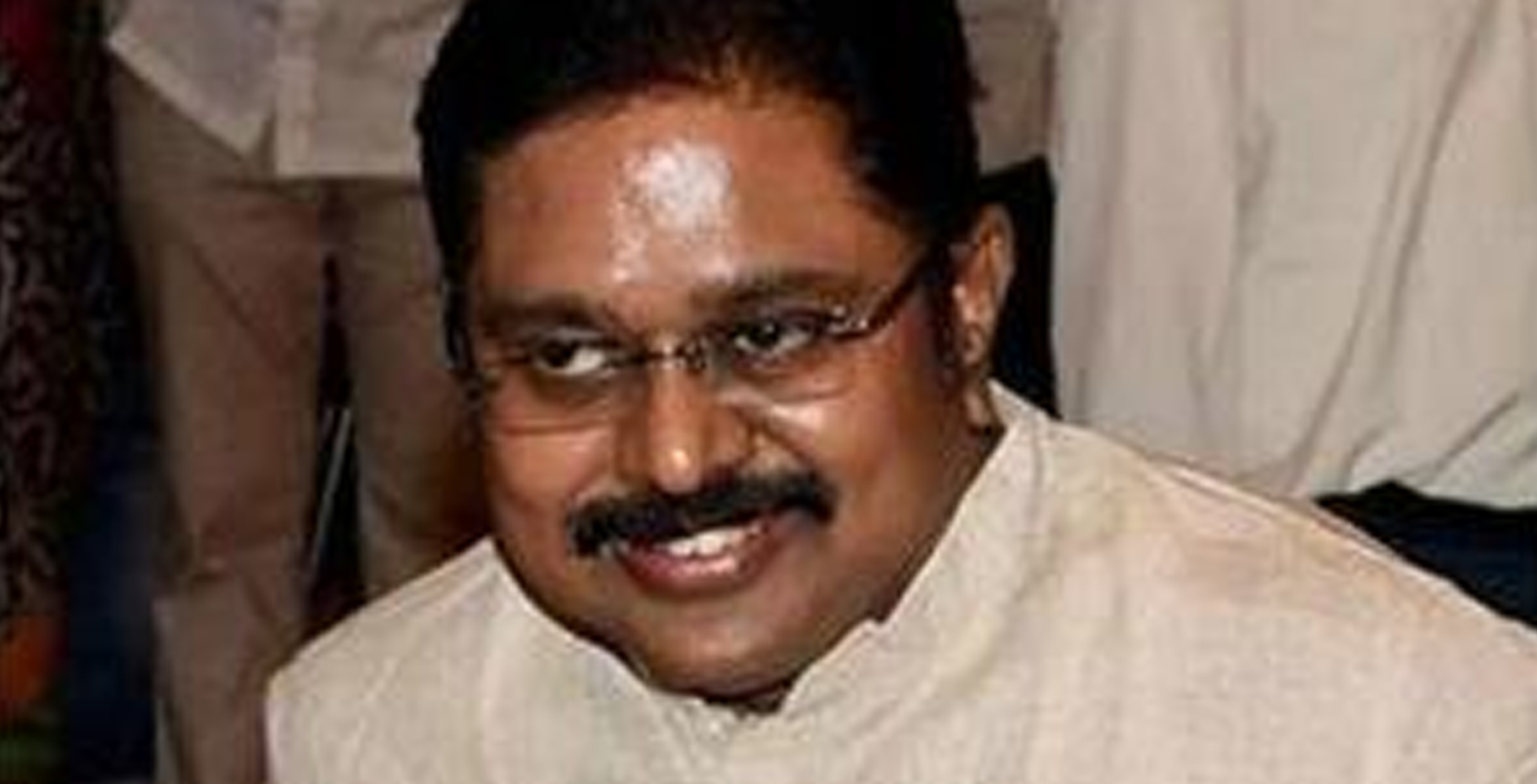 ದಿನಕರನ್ ಬೆಂಬಲಿಗ 19 ಶಾಸಕರ ಅನರ್ಹಗೊಳಿಸಲು ಕೋರಿದ ಸರಕಾರದ ಮುಖ್ಯ ಸಚೇತಕ