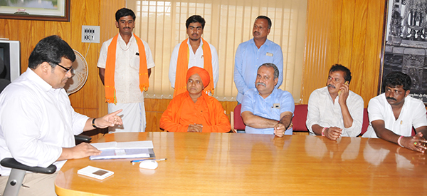 ಏತ ನೀರಾವರಿ ಮೂಲಕ ಕೆರೆಗಳಿಗೆ ನೀರು ಹರಿಸಲು ಡಿಸಿಗೆ ಮನವಿ