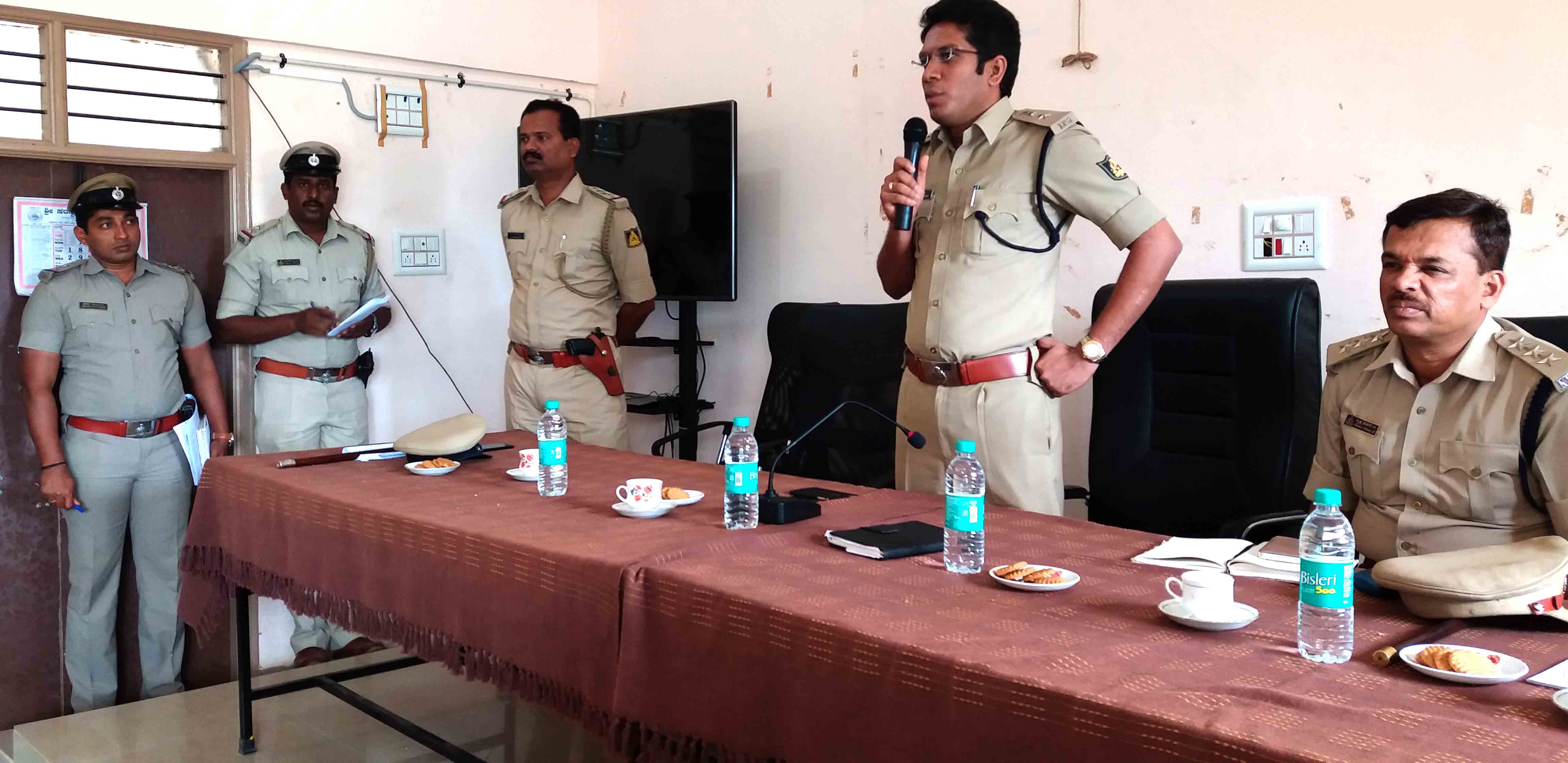 ಶಿಡ್ಲಘಟ್ಟ : ಬಕ್ರೀದ್‌ ಹಬ್ಬ - ಪೊಲೀಸರಿಂದ ಶಾಂತಿಸಭೆ