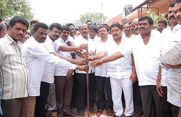 ಬಾಗೇಪಲ್ಲಿ : ರಸ್ತೆ ಕಾಮಗಾರಿಗೆ ಚಾಲನೆ