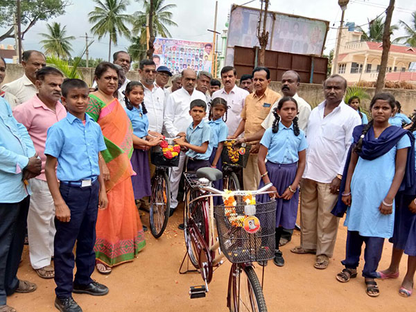 ಪೋಷಕರು ಖಾಸಗಿ ಶಾಲೆಗಳ ವ್ಯಾಮೋಹ ಬೆಳೆಸಿಕೊಳ್ಳುತ್ತಿರುವುದು ದುರಂತ: ಕೇಶವರೆಡ್ಡಿ