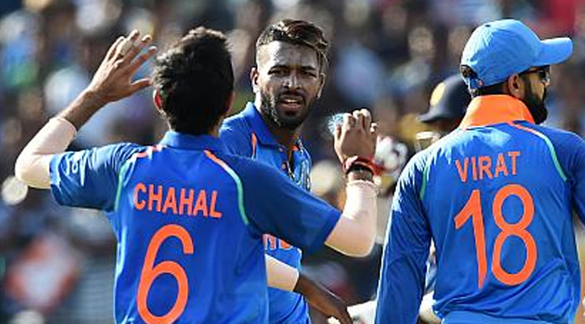 ಮೂರನೆ ಏಕದಿನ: ಭಾರತದ ಗೆಲುವಿಗೆ 218 ರನ್‌ಗಳ ಗುರಿ