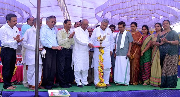 ರೈತರು ಸರಕಾರದ ಸೌಲಭ್ಯ ಪಡೆದು ಕೃಷಿ ಚಟುವಟಿಕೆಯಲ್ಲಿ ಅಭಿವೃದ್ಧಿಕಾಣಬೇಕು: ಸಂಸದ ಸಿದ್ದೇಶ್ವರ್