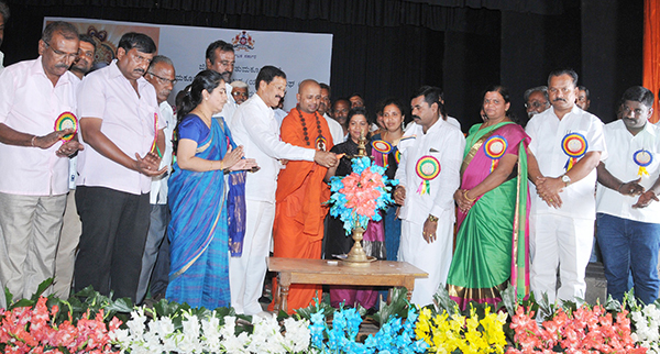 ಗೊಲ್ಲ ಜನಾಂಗ ಶೈಕ್ಷಣಿಕವಾಗಿ ಪ್ರಗತಿ ಹೊಂದಬೇಕು: ಎಸ್.ಪಿ.ಮುದ್ದಹನುಮೇಗೌಡ