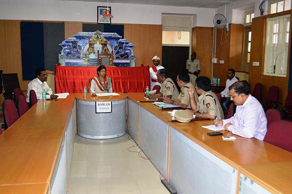 ಹಾಸನ: ಗಣೇಶ ವಿಸರ್ಜನೆ, ಬಕ್ರೀದ್ ಹಬ್ಬ ಆಚರಣೆ ವೇಳೆ ಮುಂಜಾಗ್ರತ ಕ್ರಮ ವಹಿಸಲು ಜಿಲ್ಲಾಧಿಕಾರಿ ಸೂಚನೆ