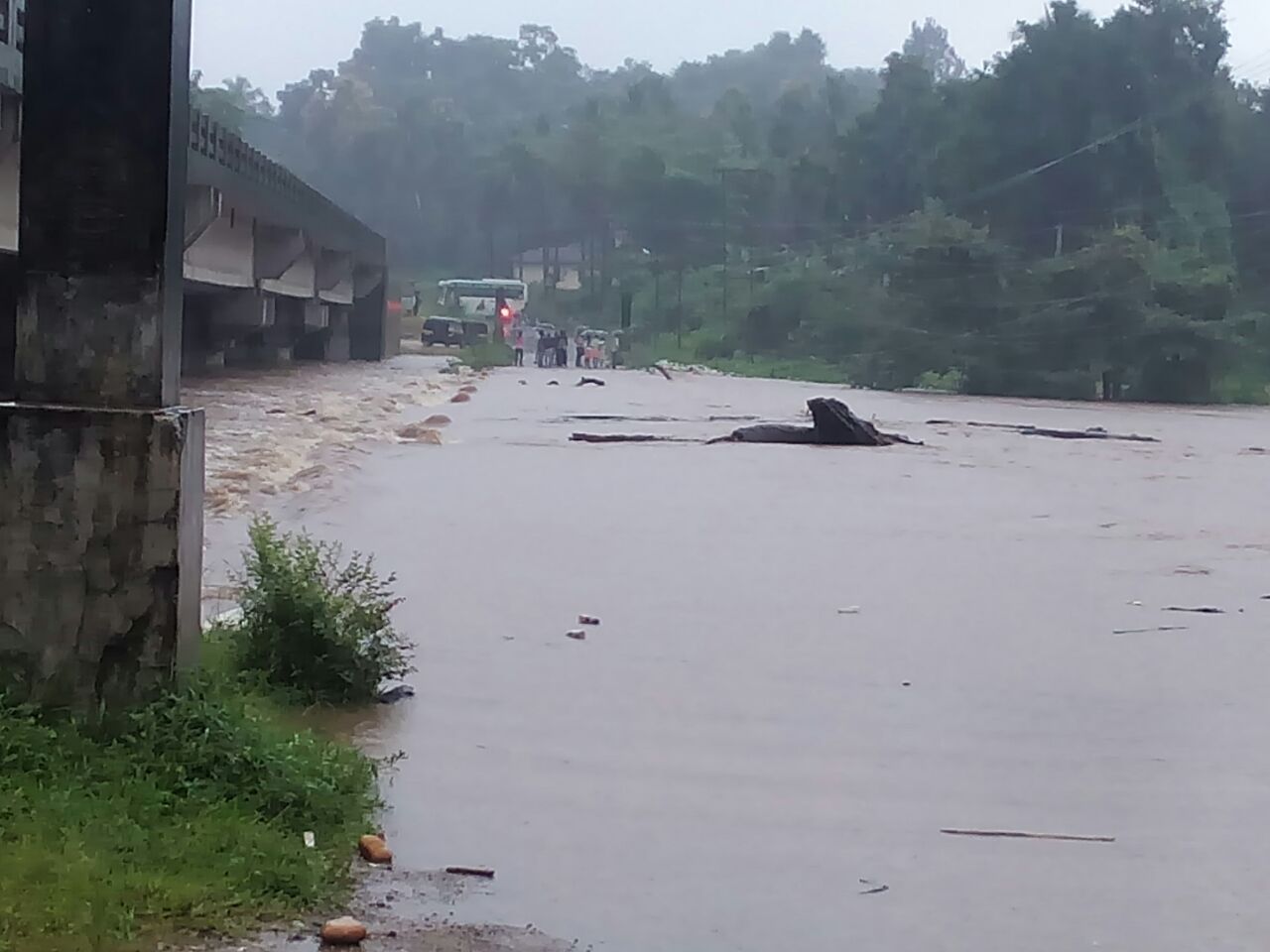 ಭಾರೀ ಮಳೆ : ಹೊಸ್ಮಠ ಸೇತುವೆ ಜಲಾವೃತ