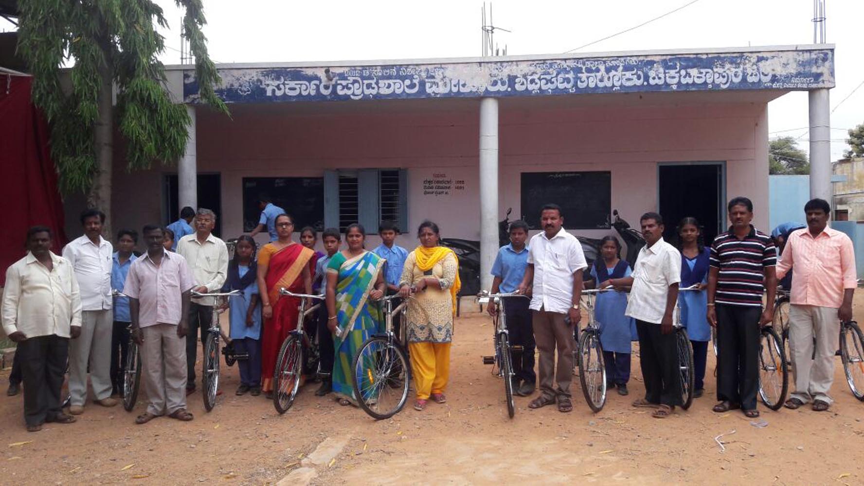 ಶಿಡ್ಲಘಟ್ಟ: ವಿದ್ಯಾರ್ಥಿಗಳಿಗೆ ಸೈಕಲ್ ವಿತರಣೆ