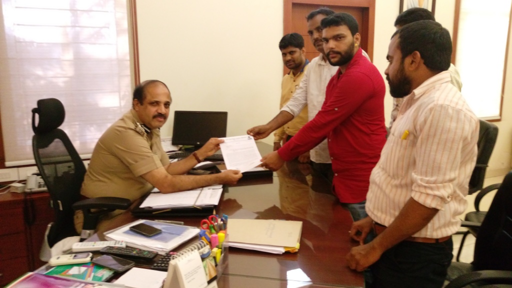 ಚೂರಿ ಇರಿತ ನಡೆಸುವ ದುಷ್ಕರ್ಮಿಗಳನ್ನು ಶೀಘ್ರ ಪತ್ತೆ ಹಚ್ಚಲು ಒತ್ತಾಯಿಸಿ ಮನವಿ