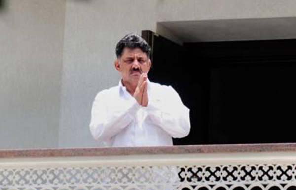 ಮೂರನೆ ದಿನವೂ ಶಿವಕುಮಾರ್ ನಿವಾಸದಲ್ಲಿ ಐಟಿ ಅಧಿಕಾರಿಗಳ ಪರಿಶೀಲನೆ