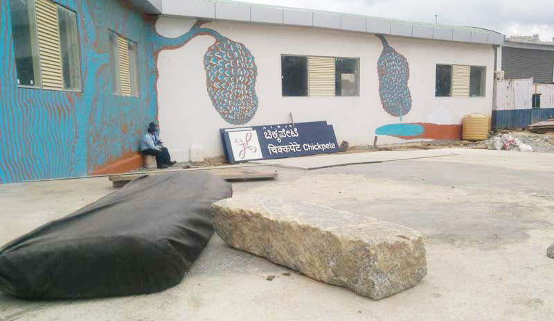 ಕನ್ನಡಿಗರ ಹೋರಾಟಕ್ಕೆ ಮಣಿದ ನಮ್ಮ ಮೆಟ್ರೊ: ಹಿಂದಿ ಫಲಕಗಳ ತೆರವು