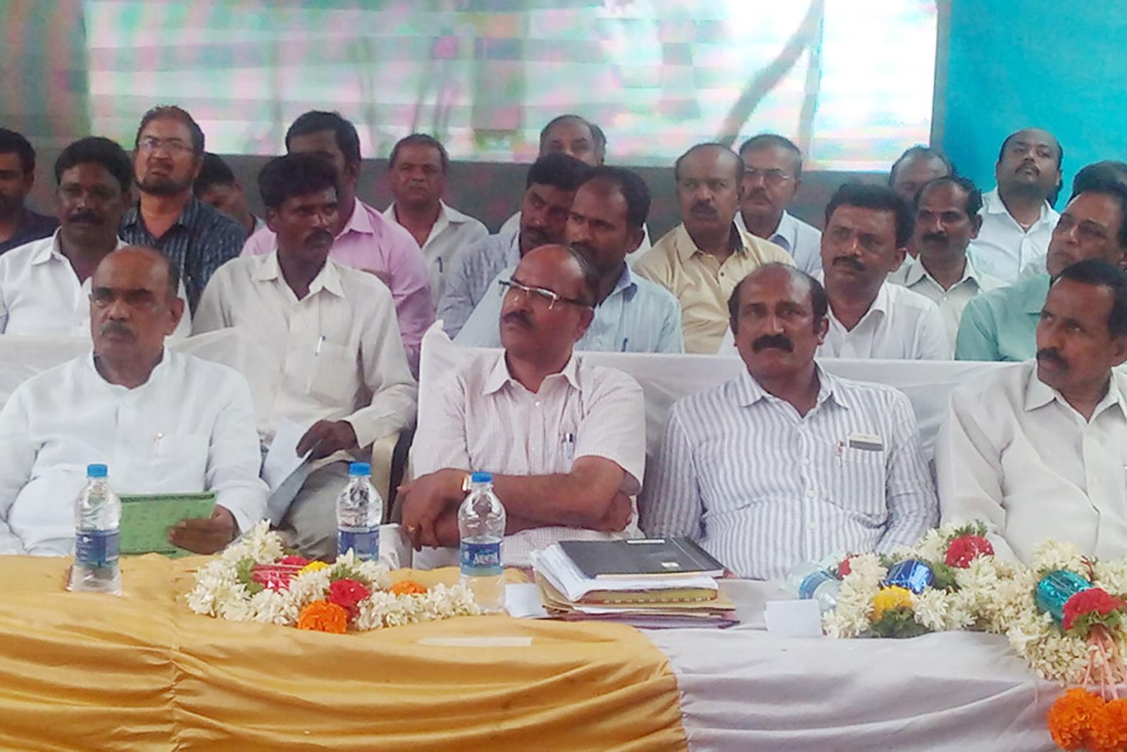 ಮಾಹಿತಿ ನೀಡದ ಅಧಿಕಾರಿಗಳ ವಿರುದ್ಧ ಗರಂ