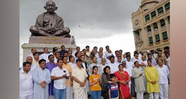 ಗುಜರಾತ್‌ಗೆ ಕಾಂಗ್ರೆಸ್ ಶಾಸಕರ ಪ್ರಯಾಣ