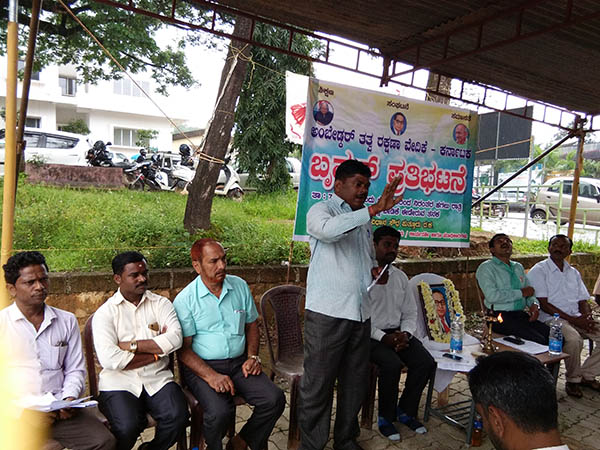 ಅಧಿಕಾರಿಗಳ ವಿರುದ್ಧ ಅರೆಬೆತ್ತಲೆ ಹೋರಾಟ: ಗಿರಿಧರ್ ನಾಯ್ಕ