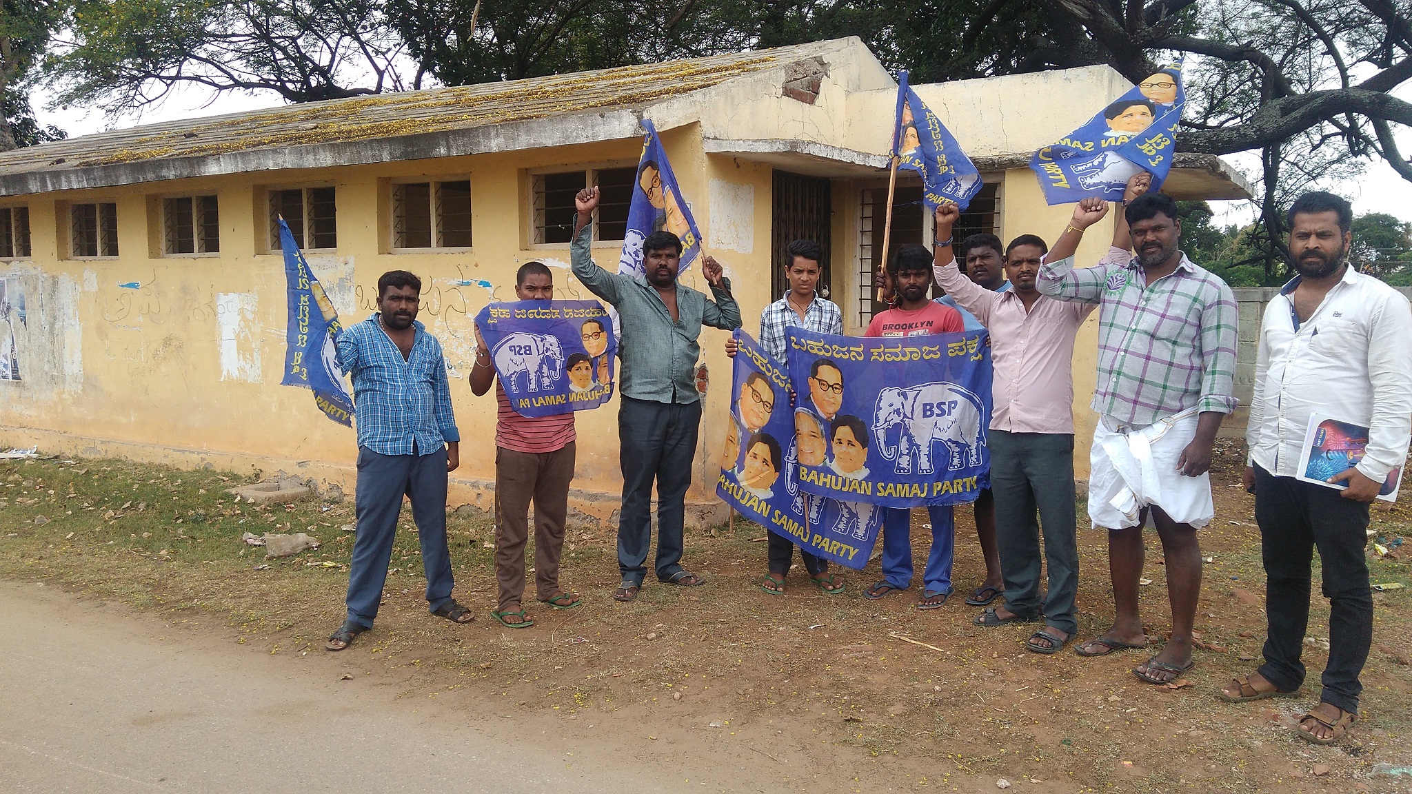 ಶೌಚಾಲಯ ಪ್ರಾರಂಭಿಸುವಂತೆ ಒತ್ತಾಯಿಸಿ ಪ್ರತಿಭಟನೆ