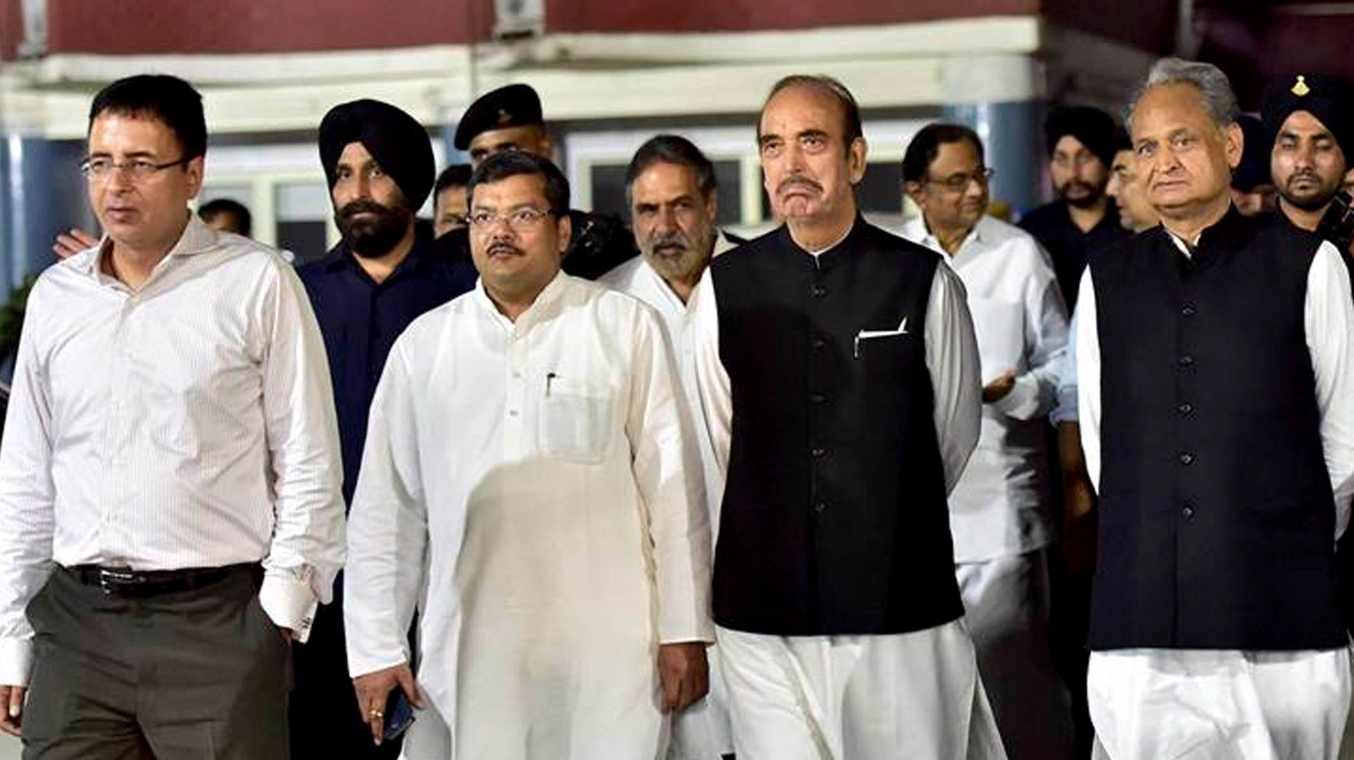 ಪಕ್ಷದ ಸಚೇತಕಾಜ್ಞೆ ಉಲ್ಲಂಘನೆಗಾಗಿ 8 ಕಾಂಗ್ರೆಸ್ ಶಾಸಕರ ಉಚ್ಚಾಟನೆ