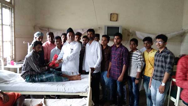 ಪುತ್ತೂರು: ಬಕ್ರೀದ್ ಹಬ್ಬದ ಪ್ರಯುಕ್ತ ಹಣ್ಣು ಹಂಪಲು ವಿತರಣೆ