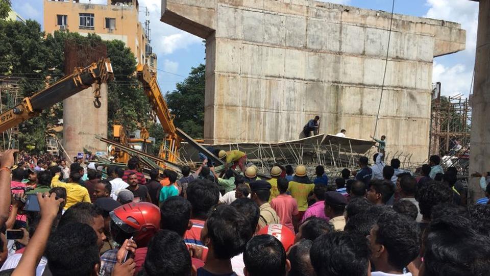 ಫ್ಲೈ ಓವರ್ ಕುಸಿದು ಬಿದ್ದು ಓರ್ವ ಮೃತ್ಯು: 15ಕ್ಕೂ ಅಧಿಕ ಮಂದಿಗೆ ಗಾಯ