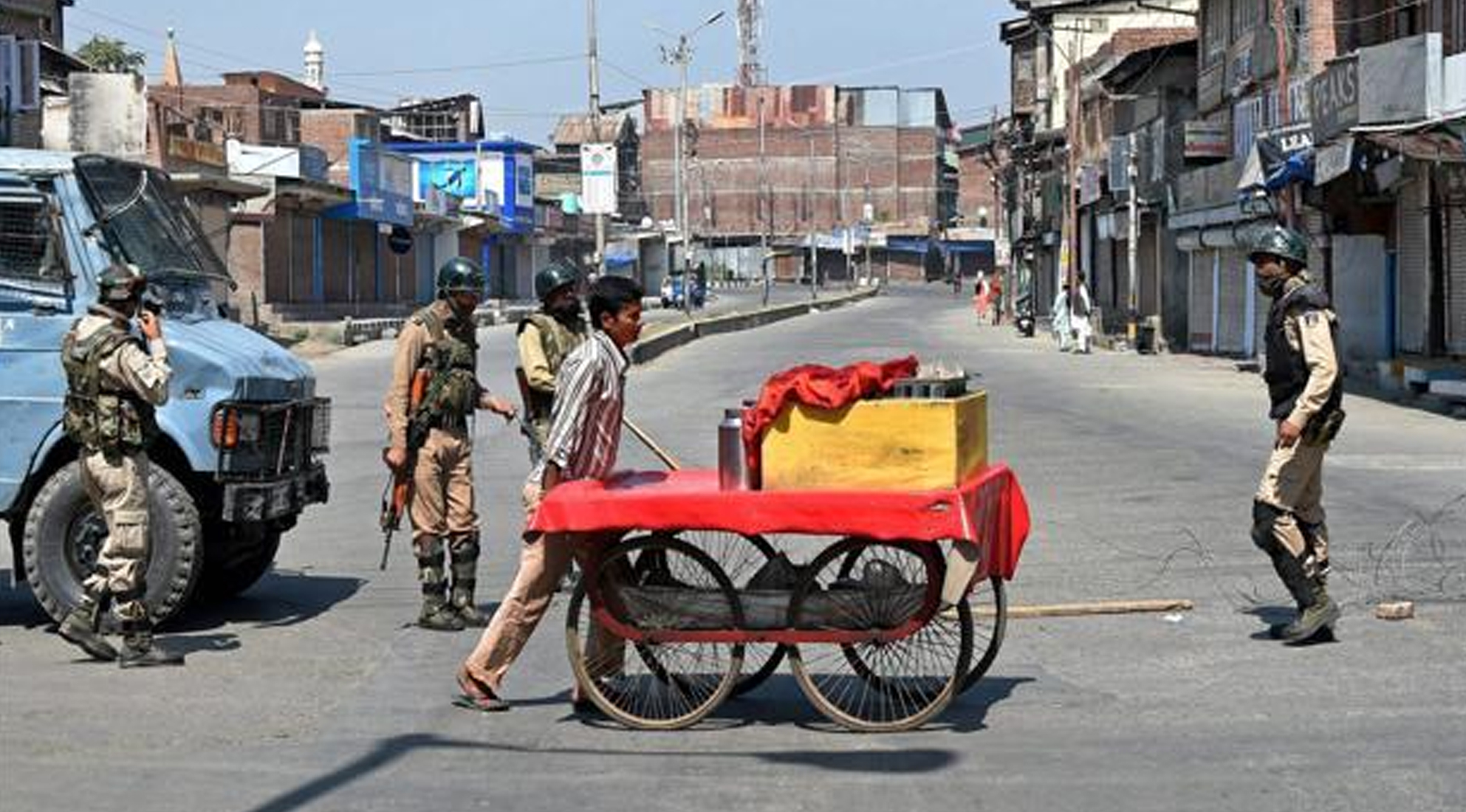 ಕಾಶ್ಮೀರ:ರಾಜನಾಥ್ ಭೇಟಿಯ ವಿರುದ್ಧ ಪ್ರತ್ಯೇಕತಾವಾದಿ ಗುಂಪುಗಳಿಂದ ಮುಷ್ಕರ